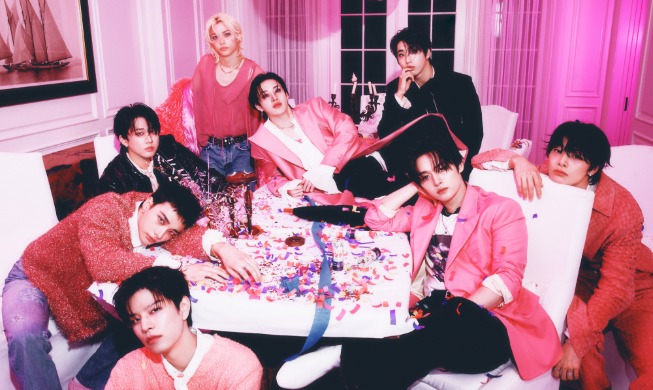 8 straight No. 1s: Stray Kids extend their Billboard 200 record