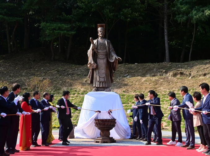 Provincial valley to mark 1,000 years of relations with Vietnam